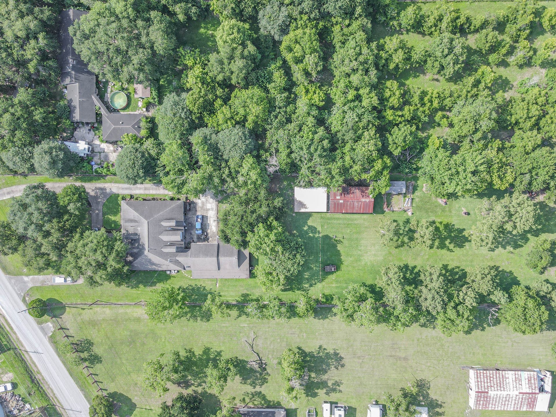4503 Allen Genoa Road, Pasadena, TX 77504 GREAT SPACE TO HAVE! PLENTY OF ROOM TO HAVE FARM ANIMALS. BUILD A BARN & RENT SPACE TO FFA STUDENTS! FARM LIFE WITHOUT THE RESPONSIBILITY & INCOME PRODUCING.