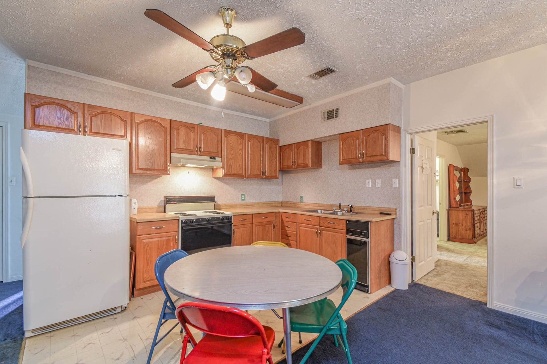 4503 Allen Genoa Road, Pasadena, TX 77504 UPSTAIRS KITCHEN/DINING w/ELECTRIC STOVE & TRASH COMPACTOR. ROOM FOR A FULL SIZE REFRIGERATOR.