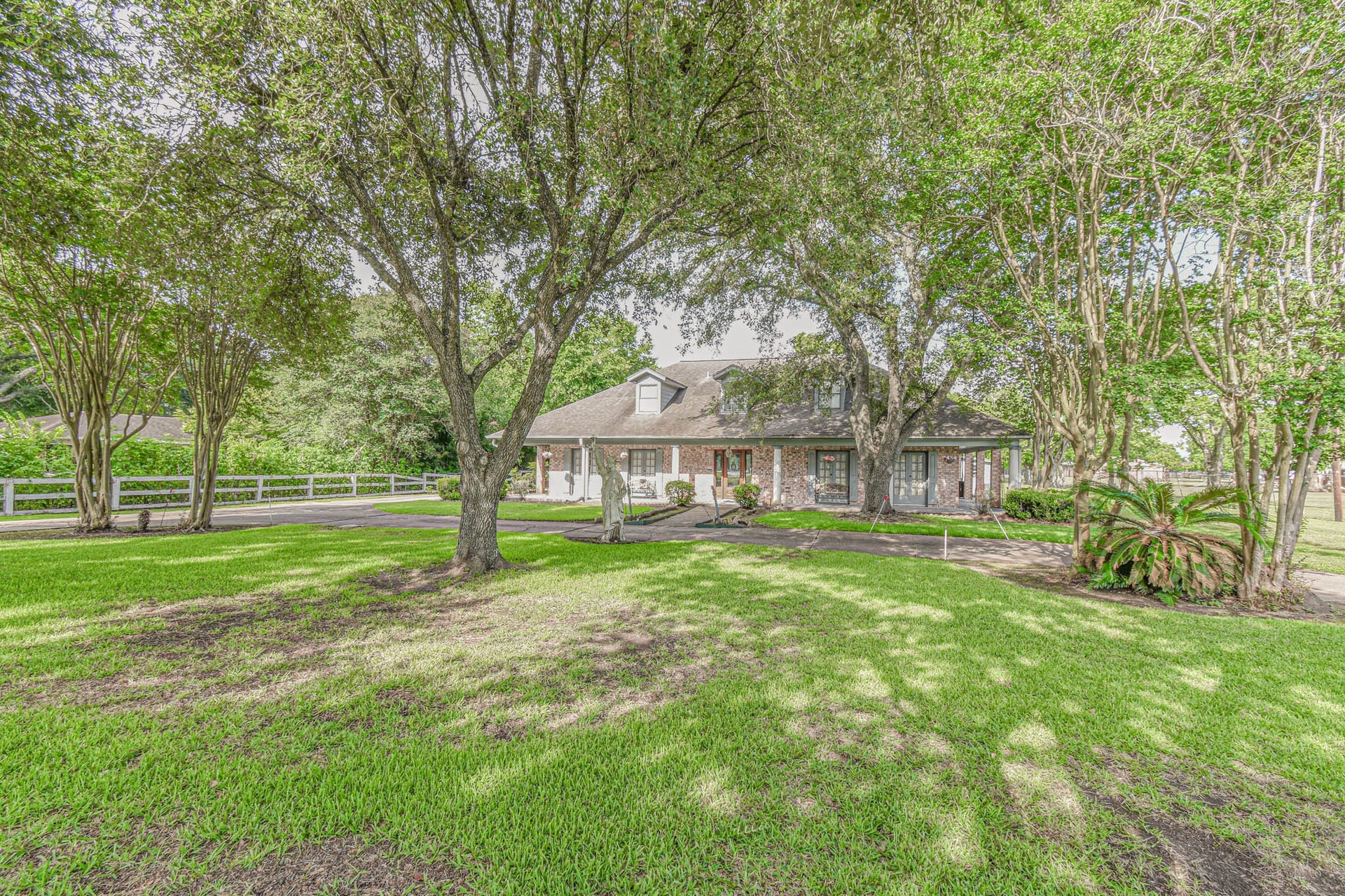 4503 Allen Genoa Road, Pasadena, TX 77504 ENJOY THE PEACE & TRANQUILITY OF 4503 ALLEN GENOA.