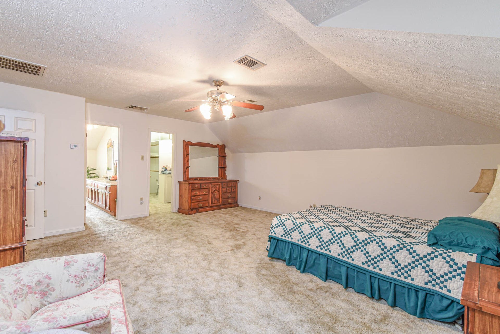 4503 Allen Genoa Road, Pasadena, TX 77504 TEXAS SIZED PRIMARY BEDROOM - NOT MANY THAT BEAT THIS SIZE. 19X18