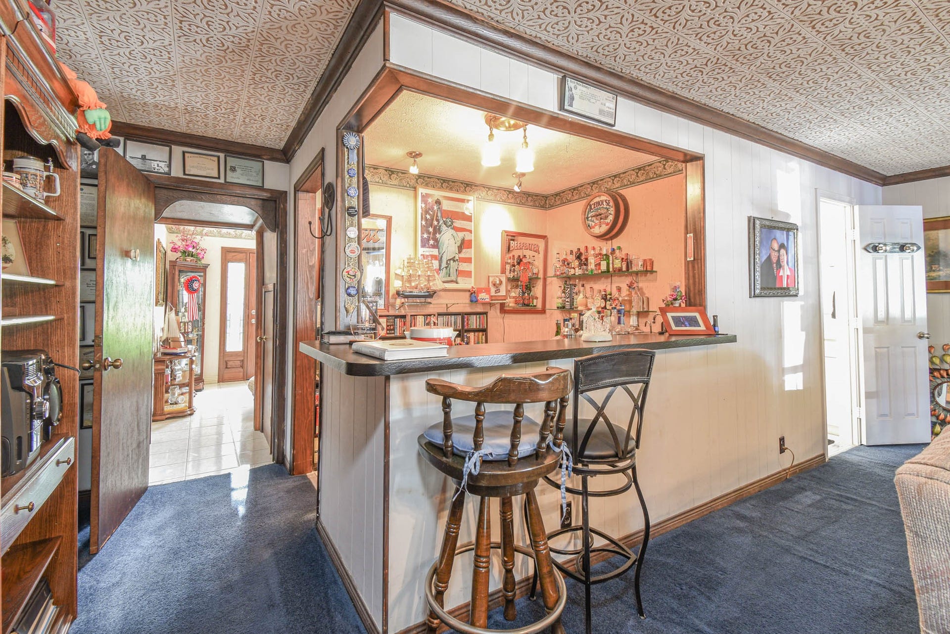 4503 Allen Genoa Road, Pasadena, TX 77504 READY FOR A COCKTAIL? BAR AREA IN THE LIVING ROOM.