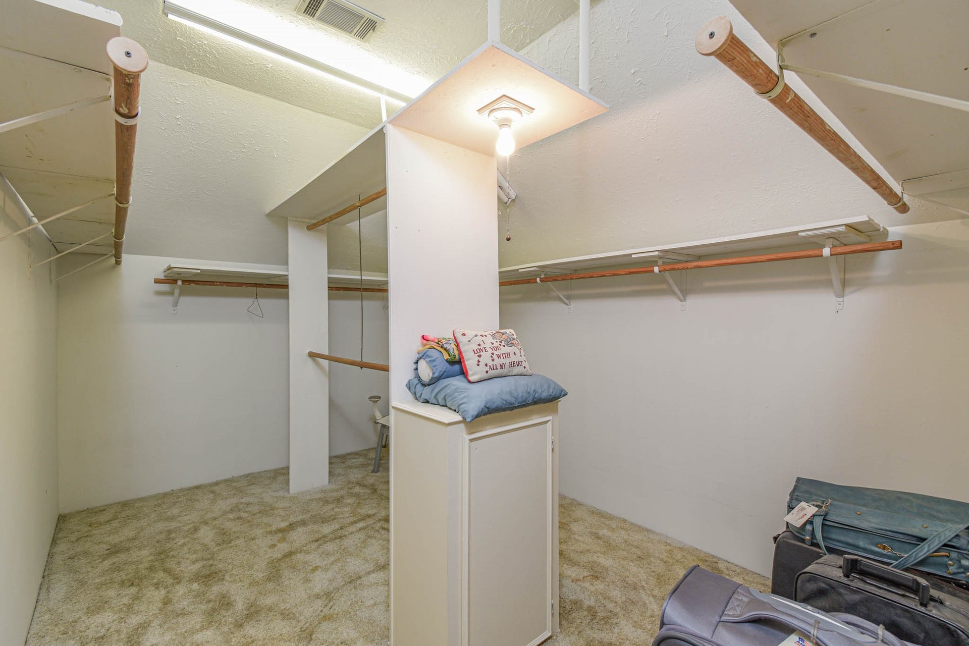 4503 Allen Genoa Road, Pasadena, TX 77504 WITH A HUGE PRIMARY CLOSET TO MATCH!