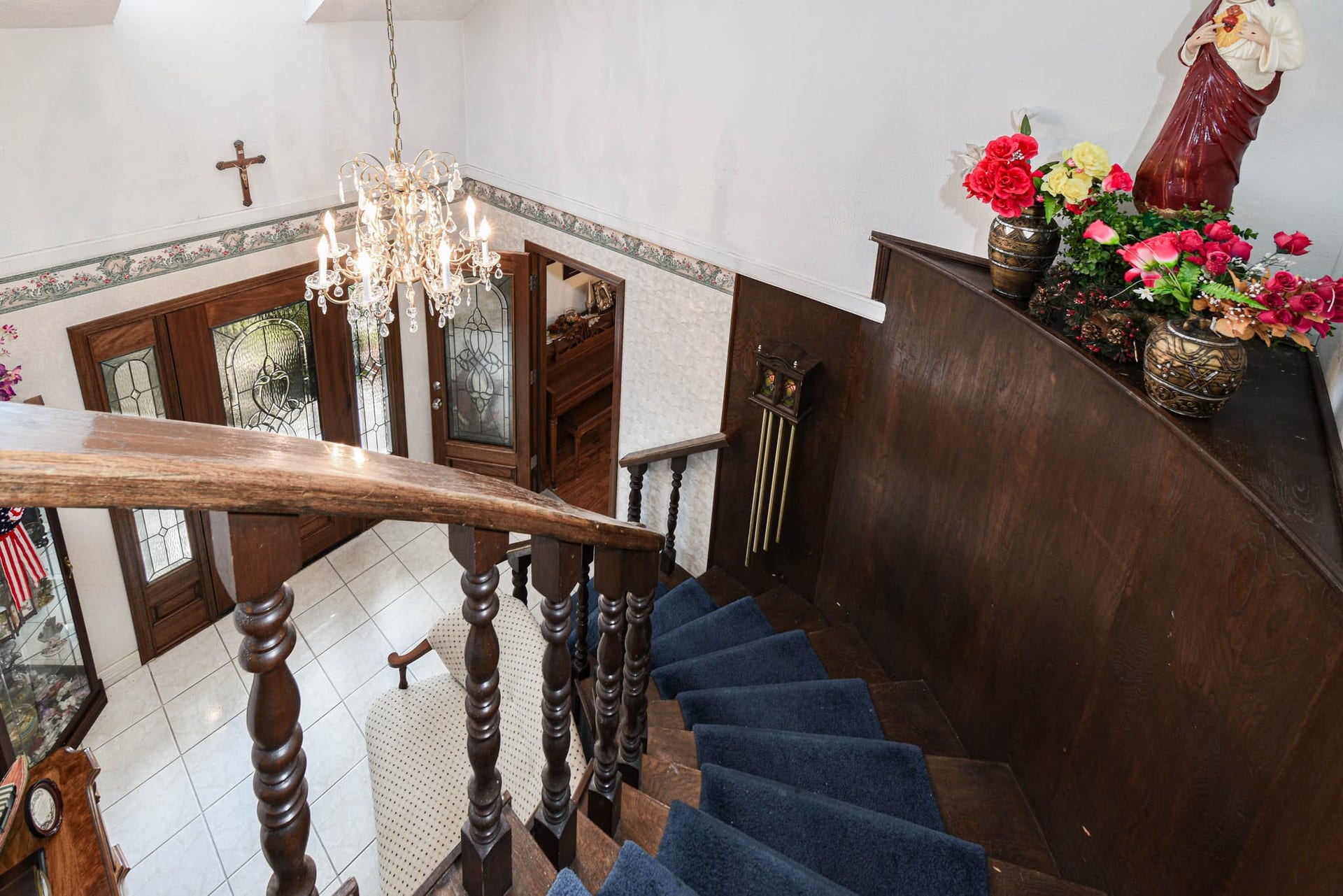 4503 Allen Genoa Road, Pasadena, TX 77504 VIEW DOWN INTO ENTRY WHEN YOU CHECK OUT UPSTAIRS.