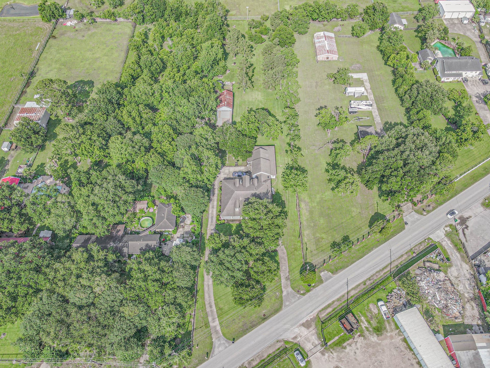 4503 Allen Genoa Road, Pasadena, TX 77504 LOTS OF PARKING - CHECK OUT THE CIRCULAR DRIVE FROM ABOVE!