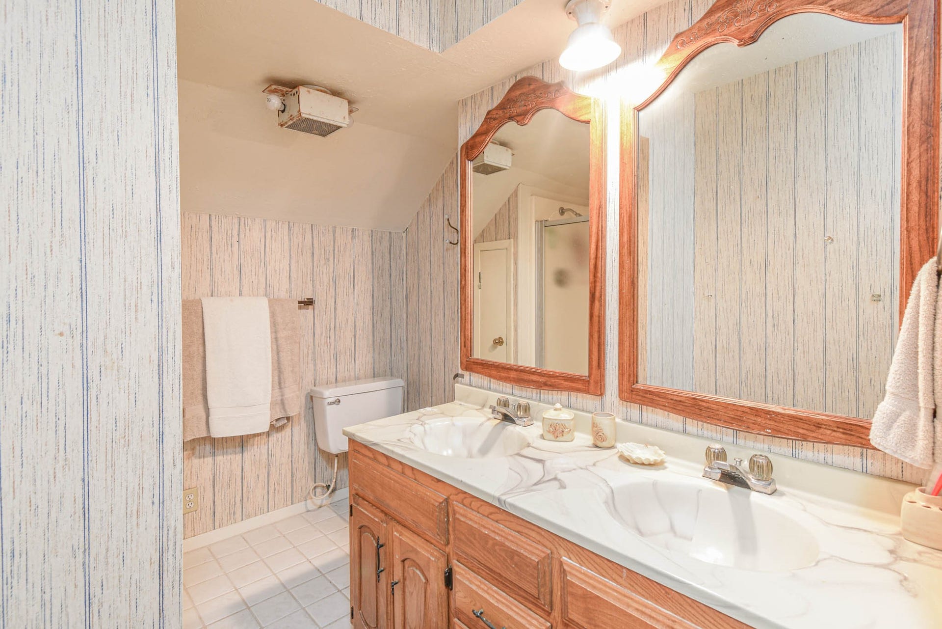 4503 Allen Genoa Road, Pasadena, TX 77504 UPSTAIRS ADDITIONAL BATHROOM - DOUBLE SINKS