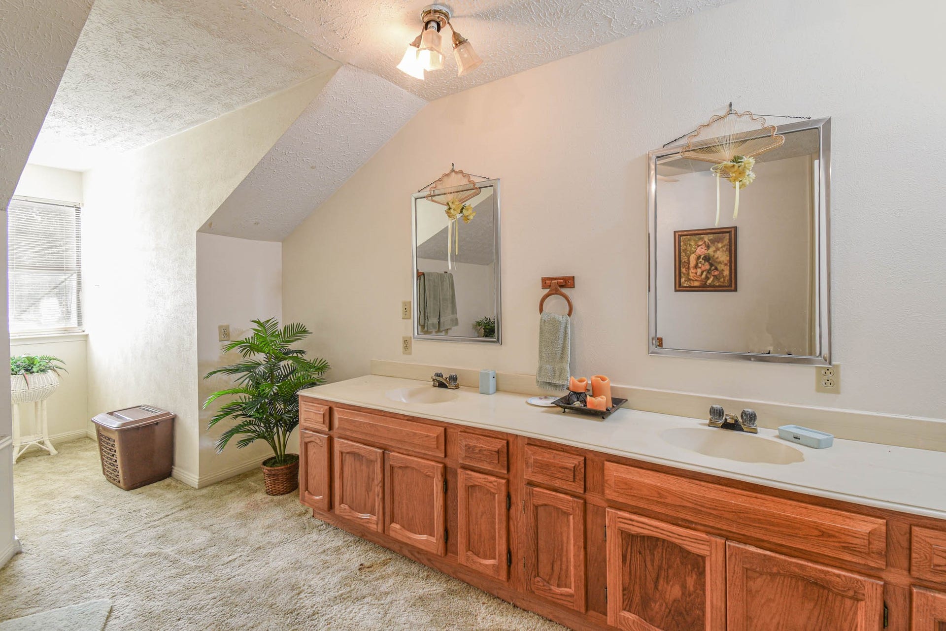 4503 Allen Genoa Road, Pasadena, TX 77504 AND WITH HUGE MATCHING PRIMARY BATHROOM: DOUBLE SINKS, OVERSIZED JACUZZI TUB & SEPARATE SHOWER