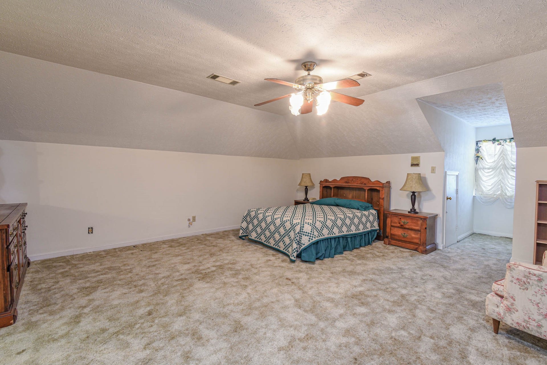 4503 Allen Genoa Road, Pasadena, TX 77504 HUGE UPSTAIRS PRIMARY BEDROOM!