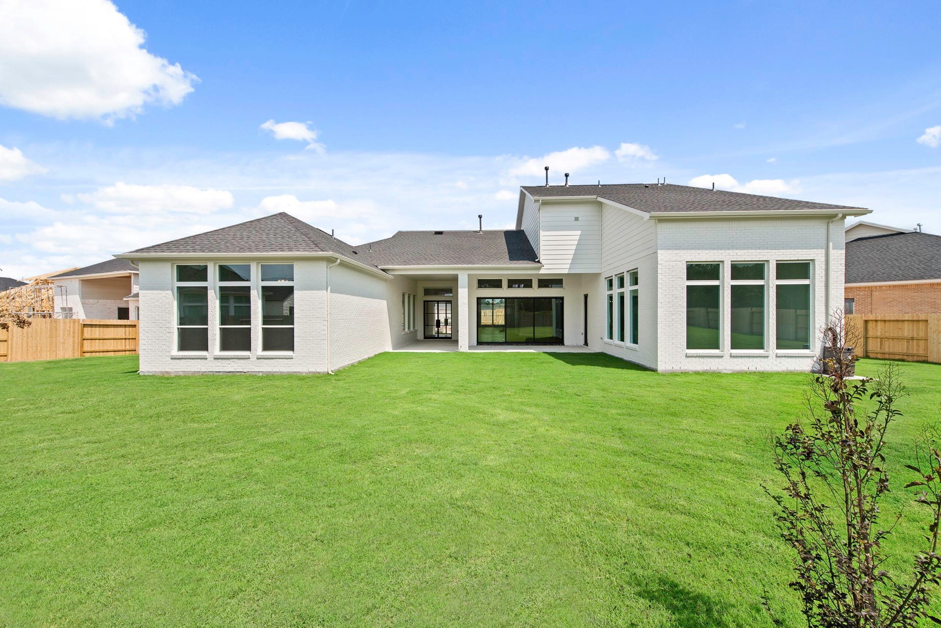 15133 Parasol Place, Conroe, TX 77302 Representative image; features, selections and colors may vary.