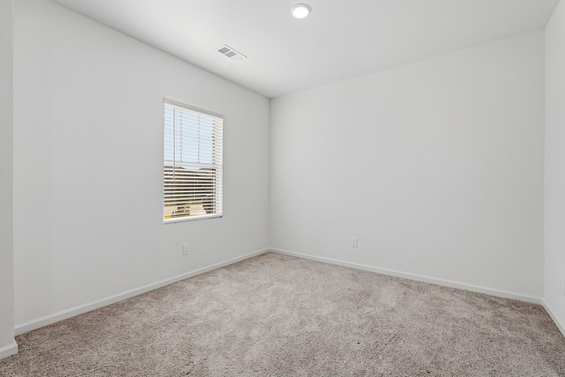 21547 Rolling Streams Drive, New Caney, TX 77357 This bright and versatile flex space offers endless possibilities to suit your lifestyle, whether envisioned as an elegant formal dining room, a productive home office, or a cozy sitting area.