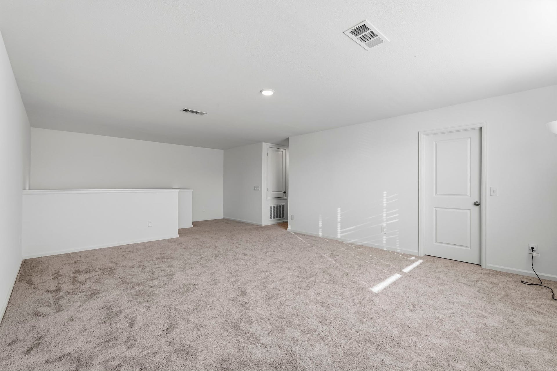 21547 Rolling Streams Drive, New Caney, TX 77357 With generous floor space and endless possibilities, this versatile area can easily be transformed into a game room, media room, home theater, playroom, or additional family lounge, making it an ideal retreat for gatherings and entertainment.