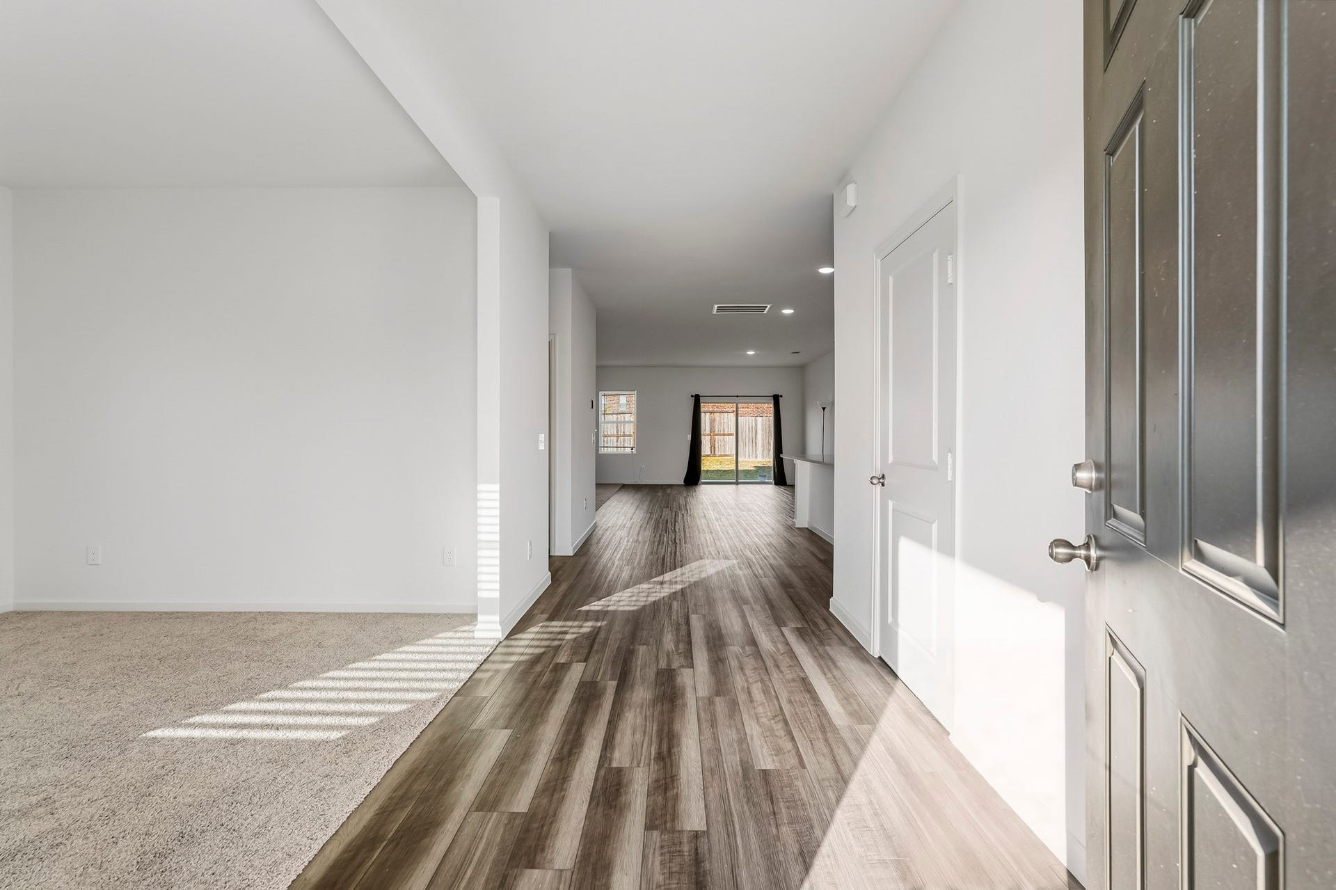 21547 Rolling Streams Drive, New Caney, TX 77357 This bright and welcoming entryway creates an inviting first impression with its spacious, open-concept design and seamless flow into the home's main living areas.