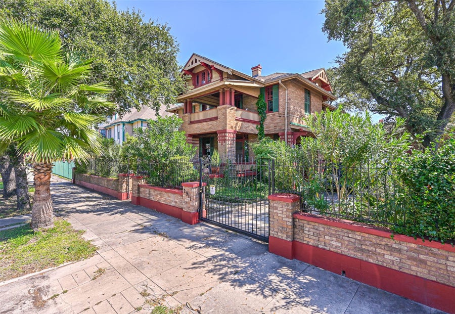 Property photo for 2911 Broadway Street, Galveston, TX