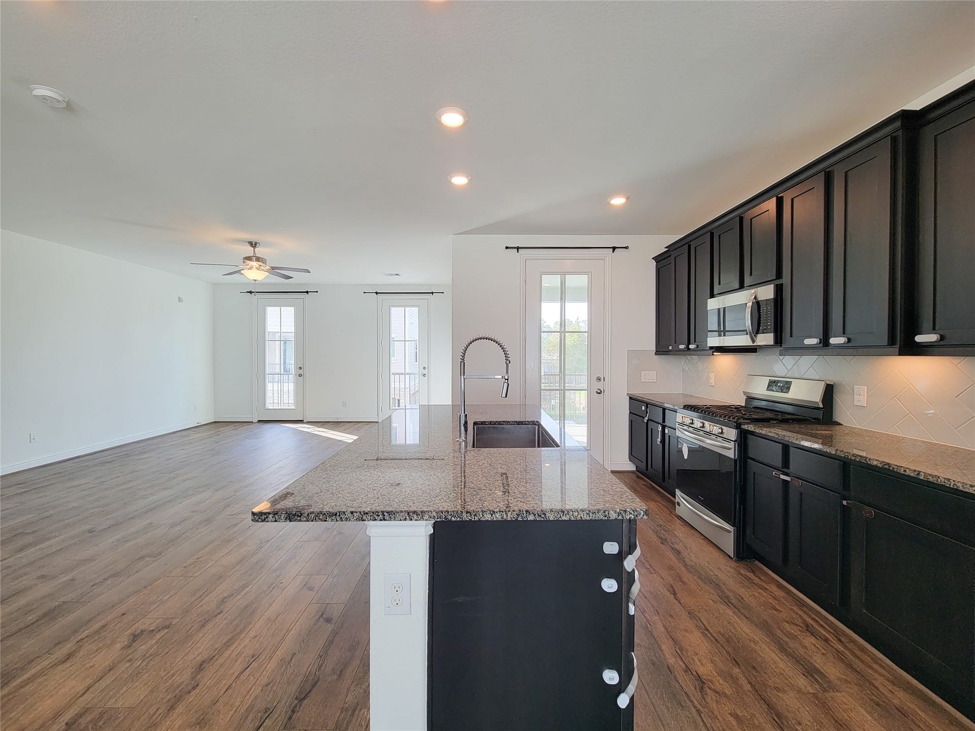 11022 Mikula Drive, Houston, TX 77043 11022 Mikula Drive, Houston, TX 77043
