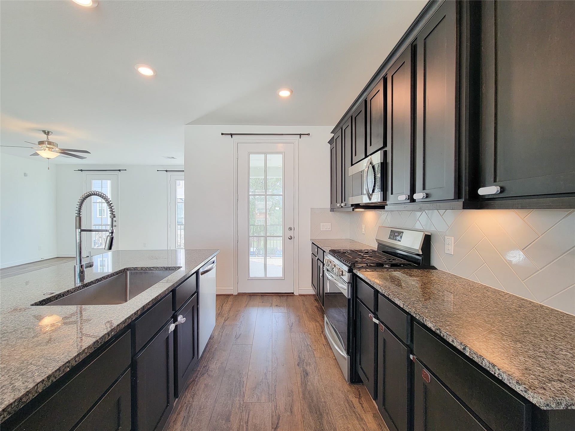 11022 Mikula Drive, Houston, TX 77043 11022 Mikula Drive, Houston, TX 77043