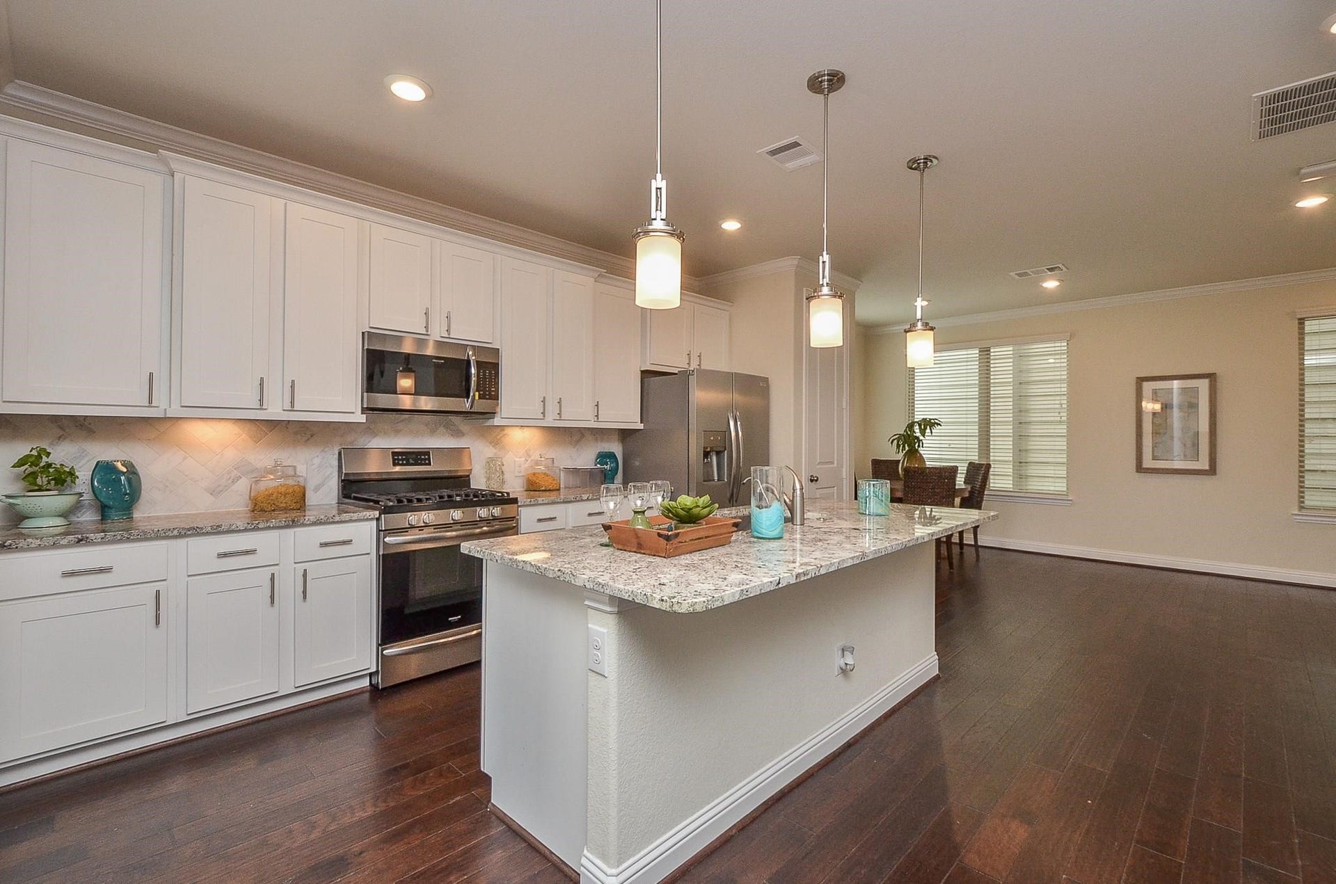 11022 Mikula Drive, Houston, TX 77043 11022 Mikula Drive, Houston, TX 77043