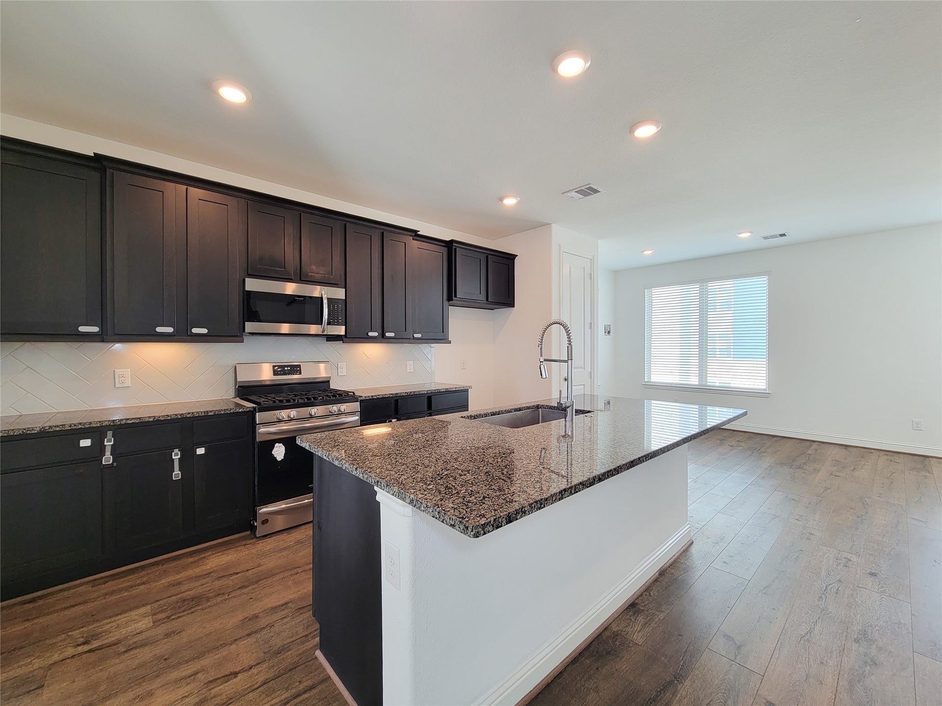 11022 Mikula Drive, Houston, TX 77043 11022 Mikula Drive, Houston, TX 77043