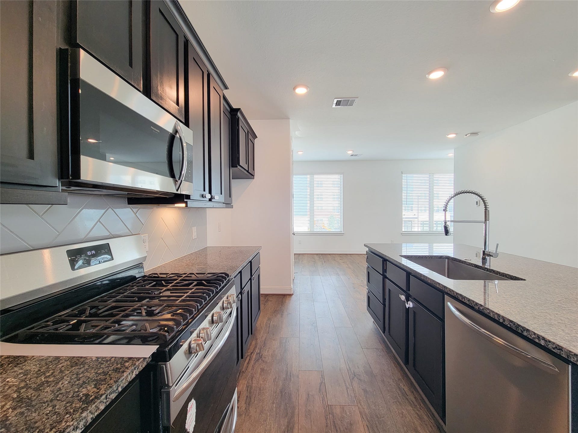 11022 Mikula Drive, Houston, TX 77043 11022 Mikula Drive, Houston, TX 77043