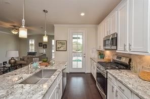 11022 Mikula Drive, Houston, TX 77043 11022 Mikula Drive, Houston, TX 77043