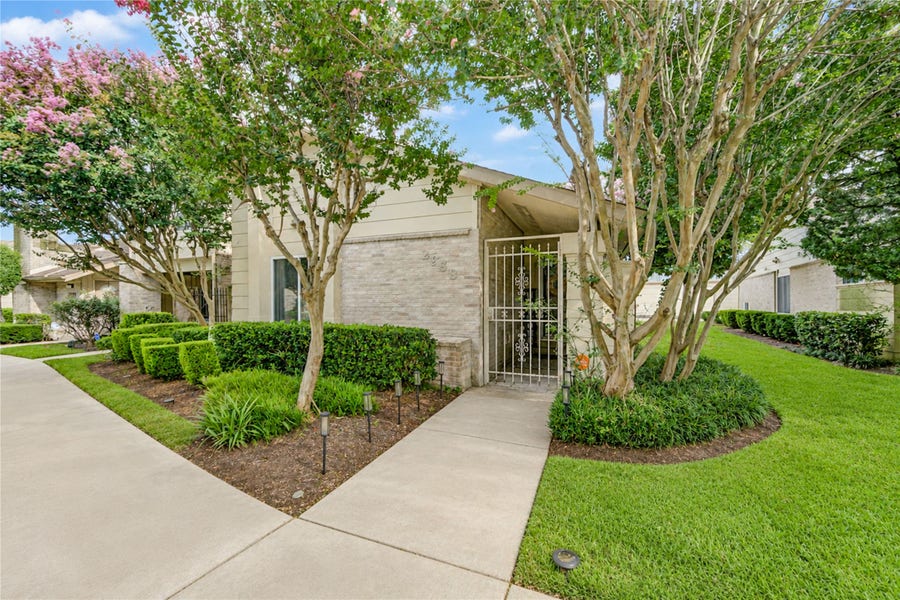 Property photo for 2958 Meadowgrass Lane, Houston, TX
