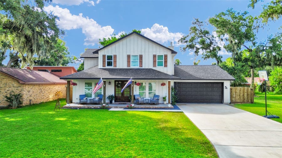 Property photo for 229 Montclaire Drive, West Columbia, TX