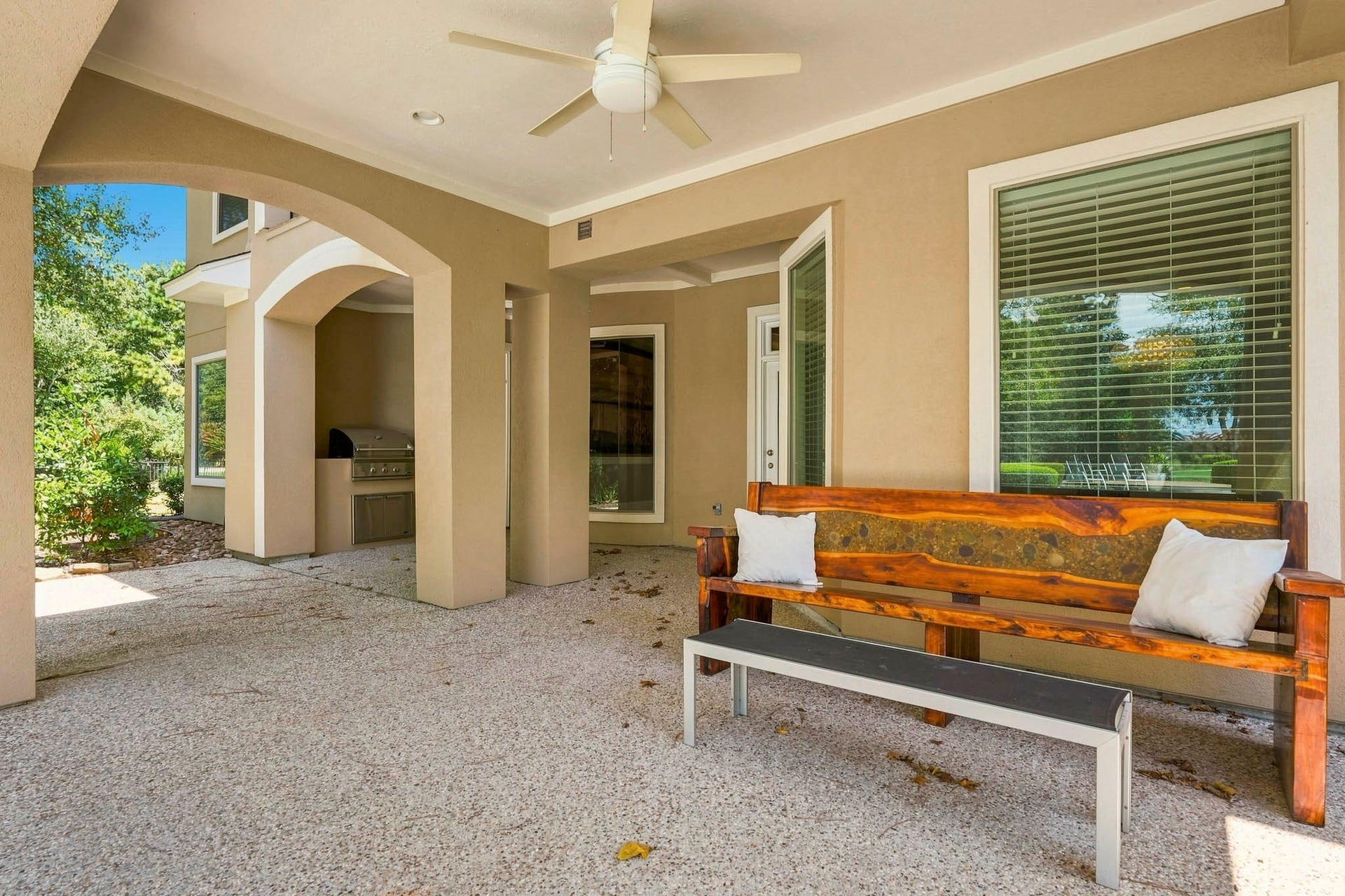 7611 Kings River Lane, Humble, TX 77346 Expansive covered patio offers a spacious outdoor living and dining area overlooking the pool and backyard.