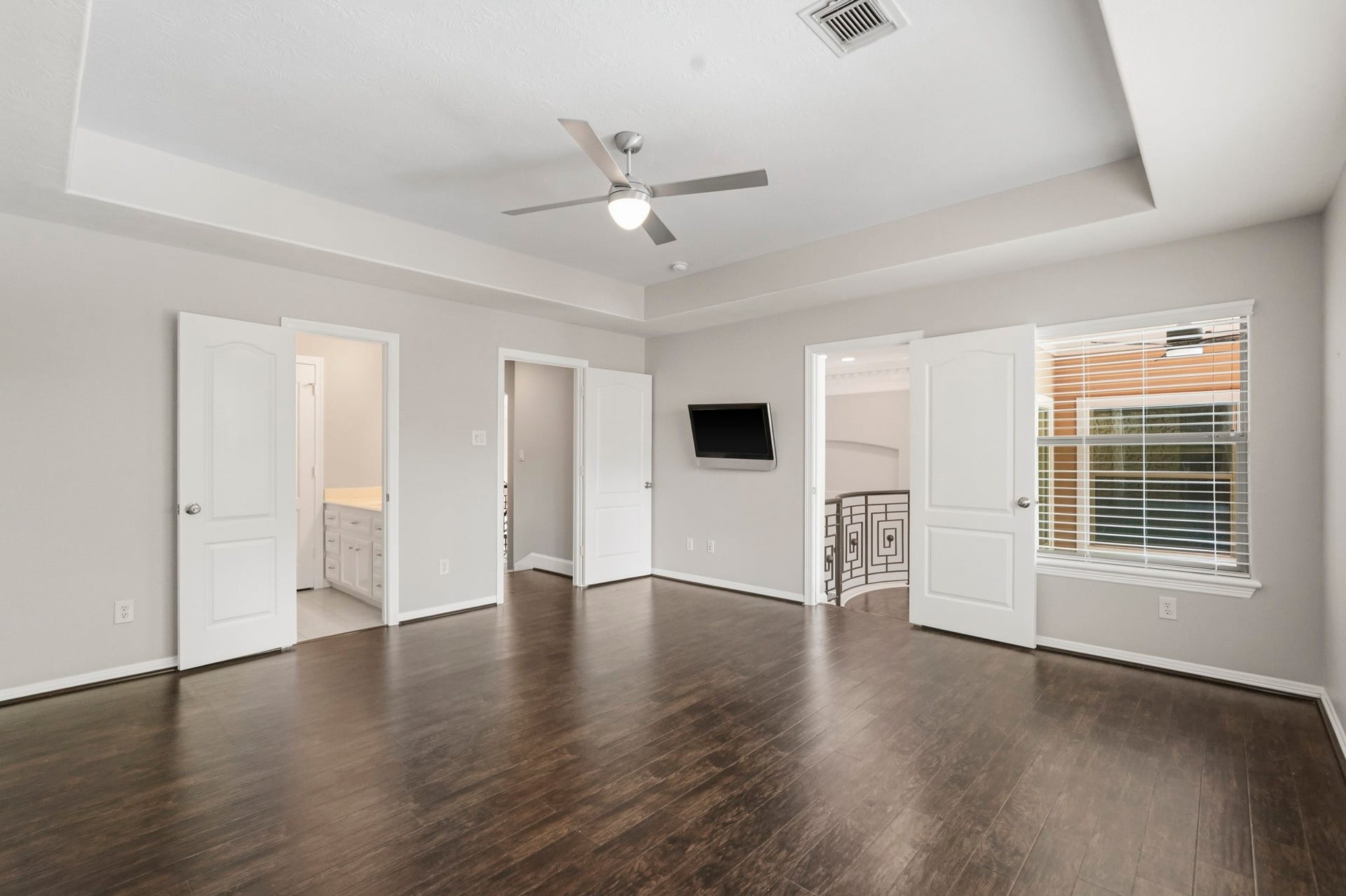 7611 Kings River Lane, Humble, TX 77346 Spacious secondary bedroom features rich wood flooring, crown molding, recessed lighting, ceiling fan and abundant natural light.
