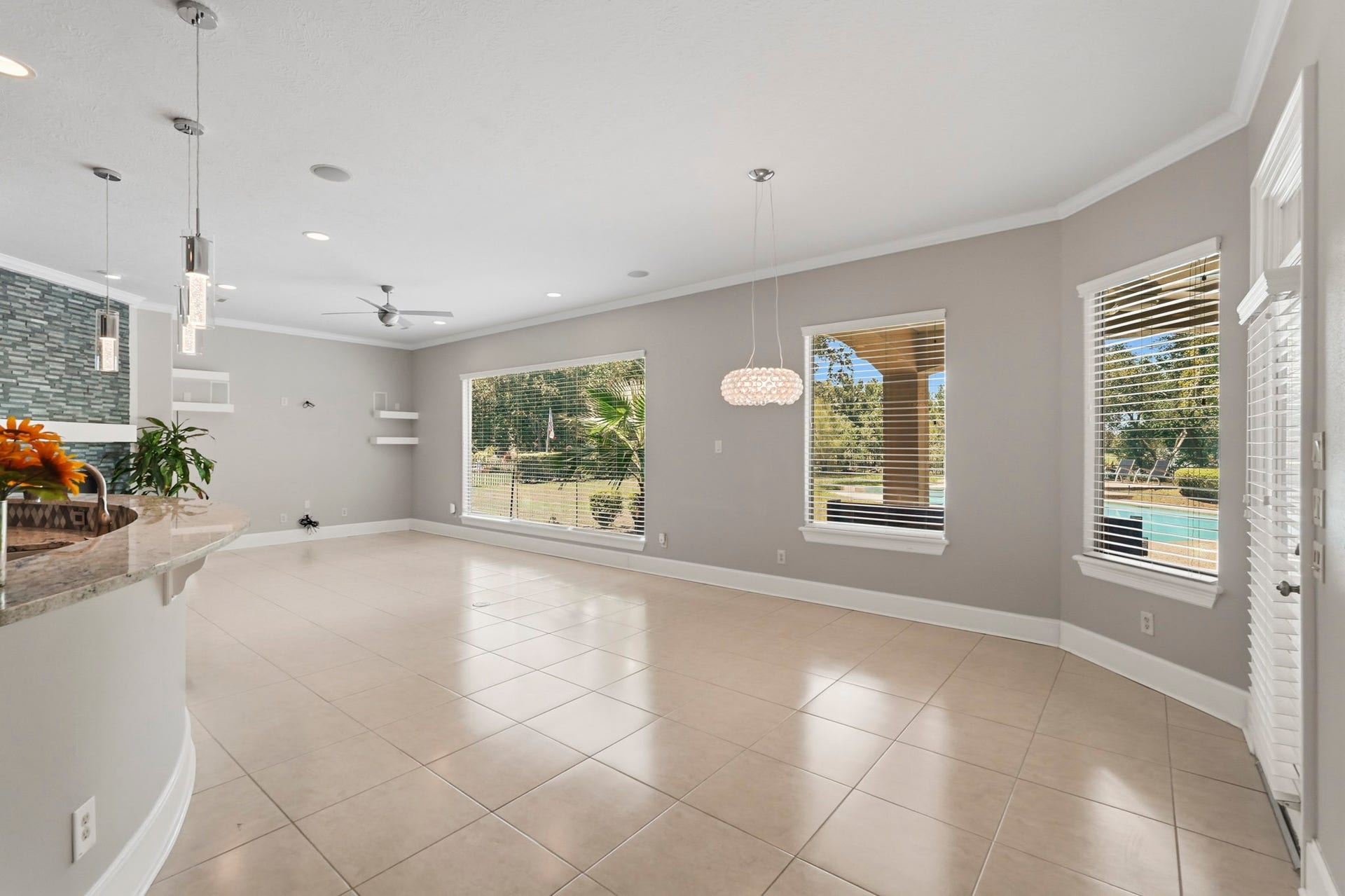 7611 Kings River Lane, Humble, TX 77346 Light-filled family room features an open layout, recessed lighting and multiple windows offering views of the expansive backyard and outdoor living areas.