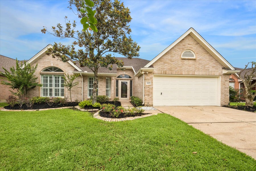 Property photo for 3827 E Peach Hollow Circle, Pearland, TX