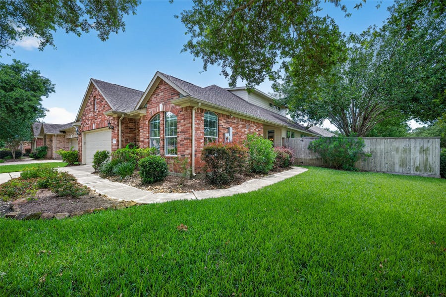 Property photo for 1308 Modena Drive, Pearland, TX