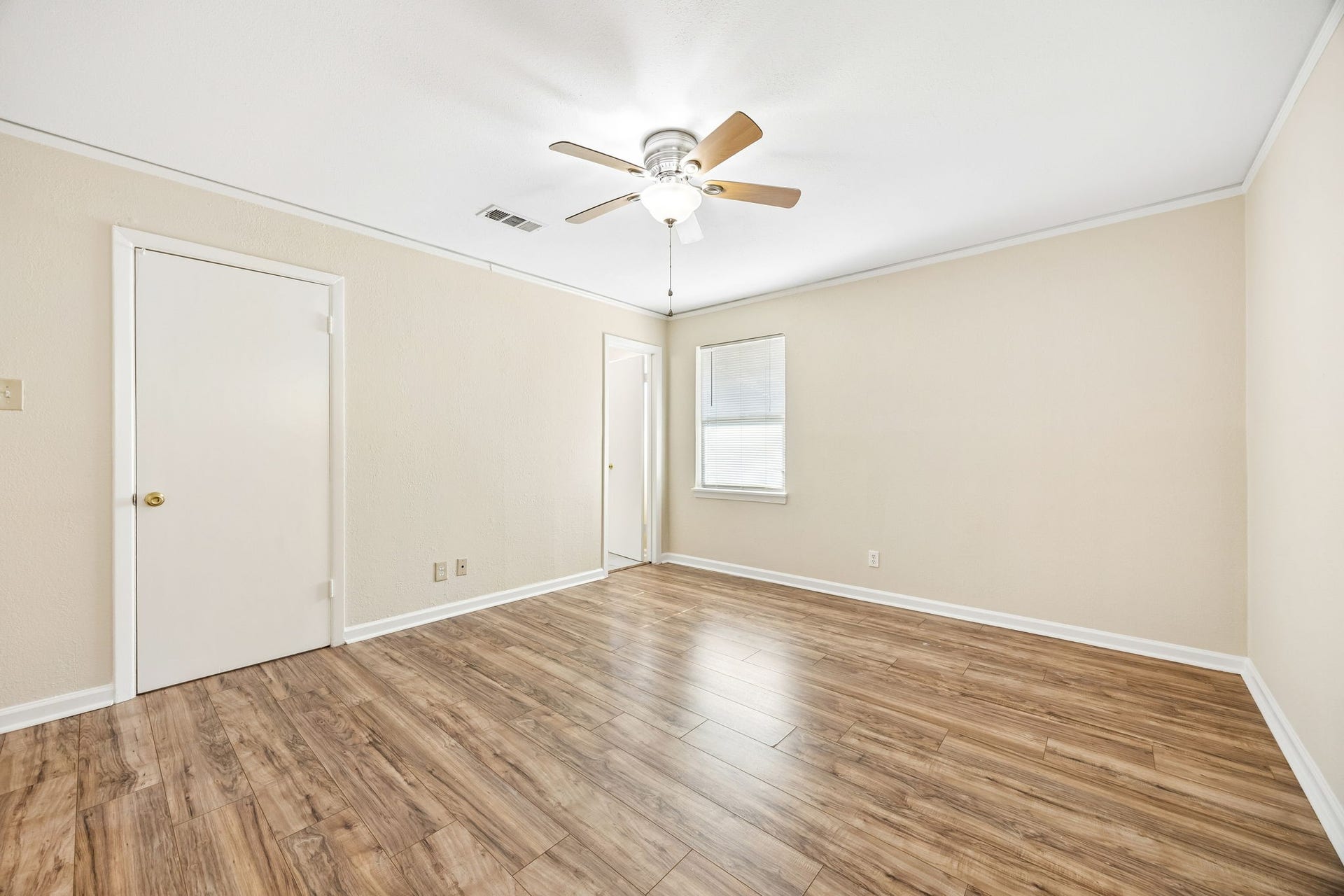 5226 W Bellfort Avenue, Houston, TX 77035 5226 W Bellfort Avenue, Houston, TX 77035