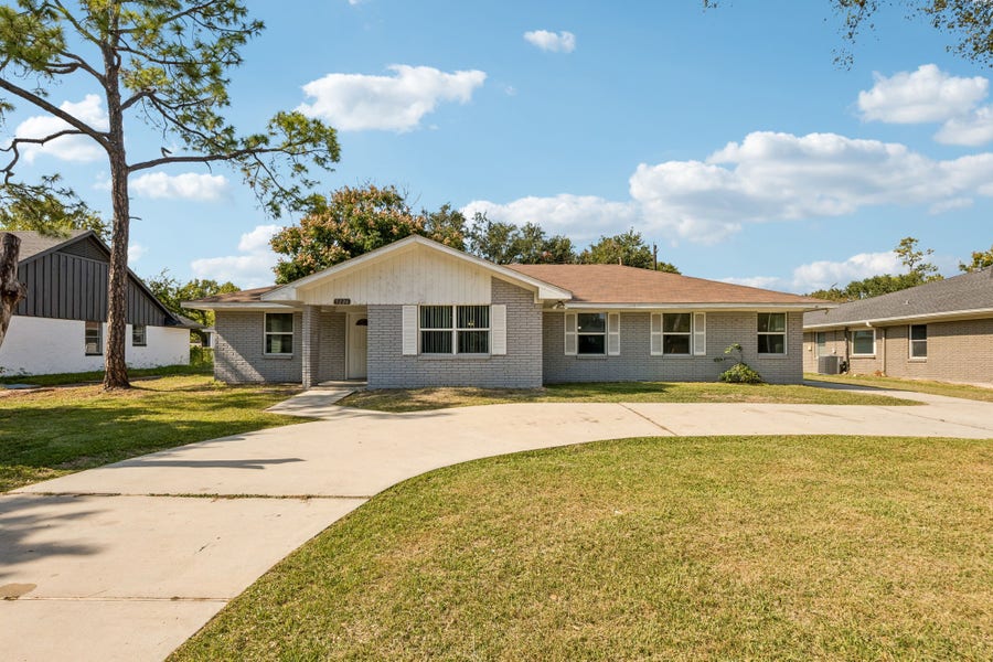 Property photo for 5226 W Bellfort Avenue, Houston, TX