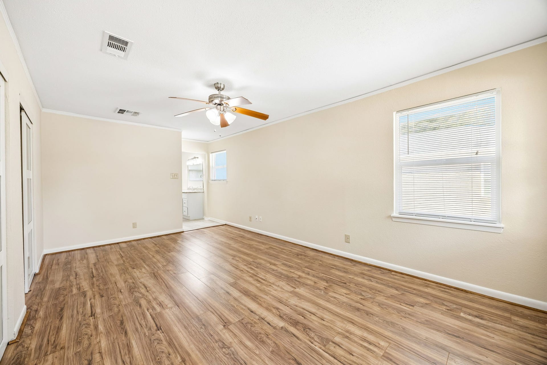 5226 W Bellfort Avenue, Houston, TX 77035 5226 W Bellfort Avenue, Houston, TX 77035