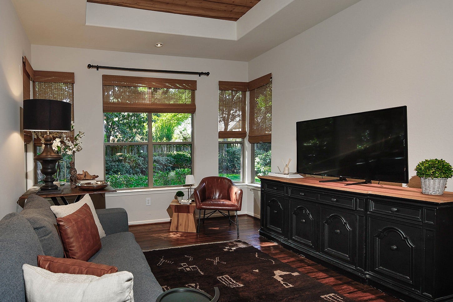 63 DOUVAINE, The Woodlands, TX 77382 63 DOUVAINE, The Woodlands, TX 77382