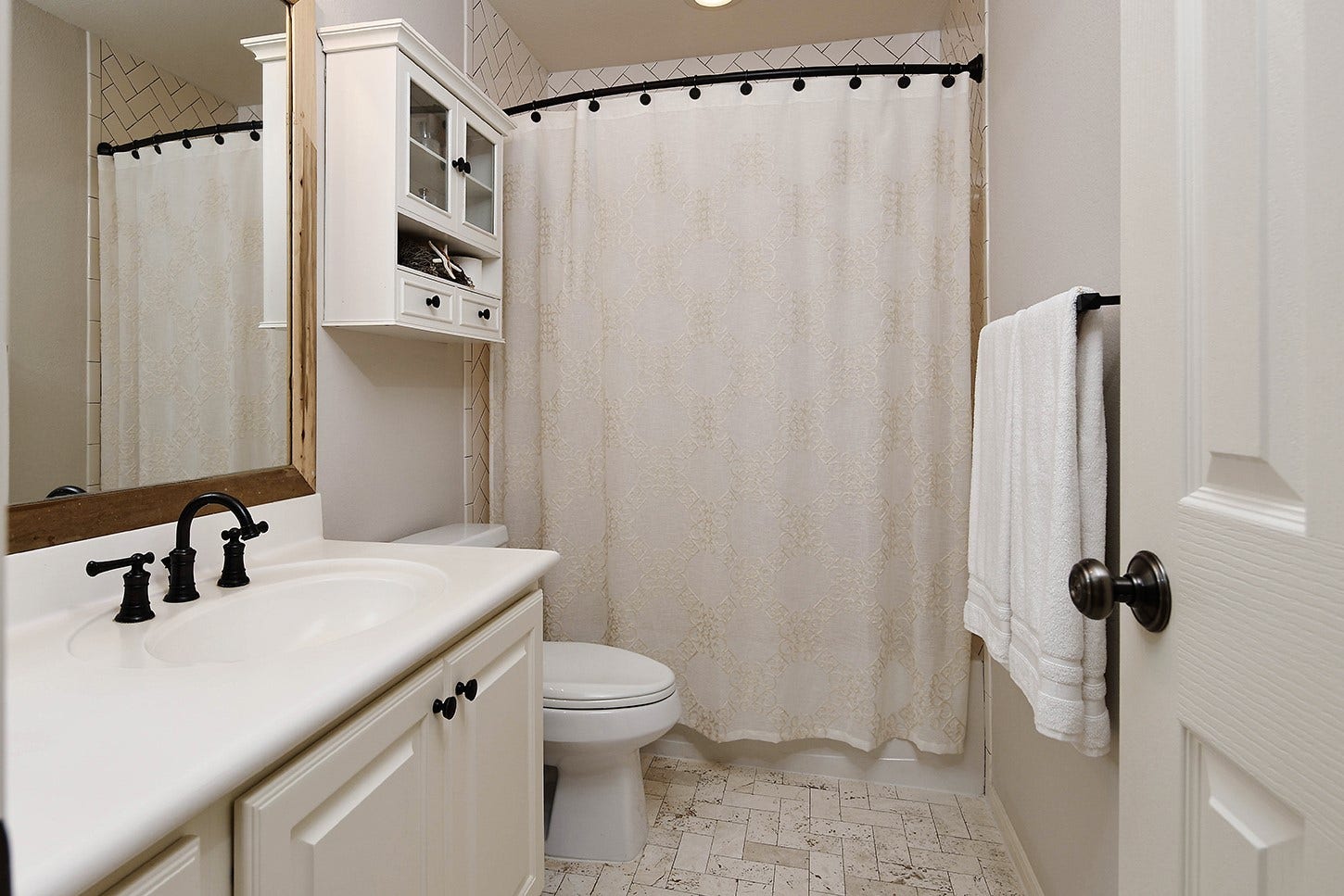 63 DOUVAINE, The Woodlands, TX 77382 63 DOUVAINE, The Woodlands, TX 77382
