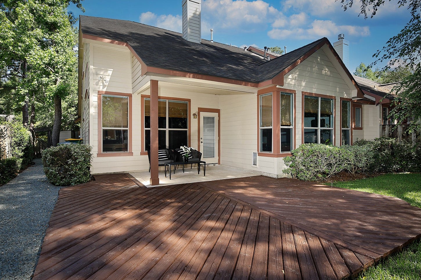 63 DOUVAINE, The Woodlands, TX 77382 63 DOUVAINE, The Woodlands, TX 77382