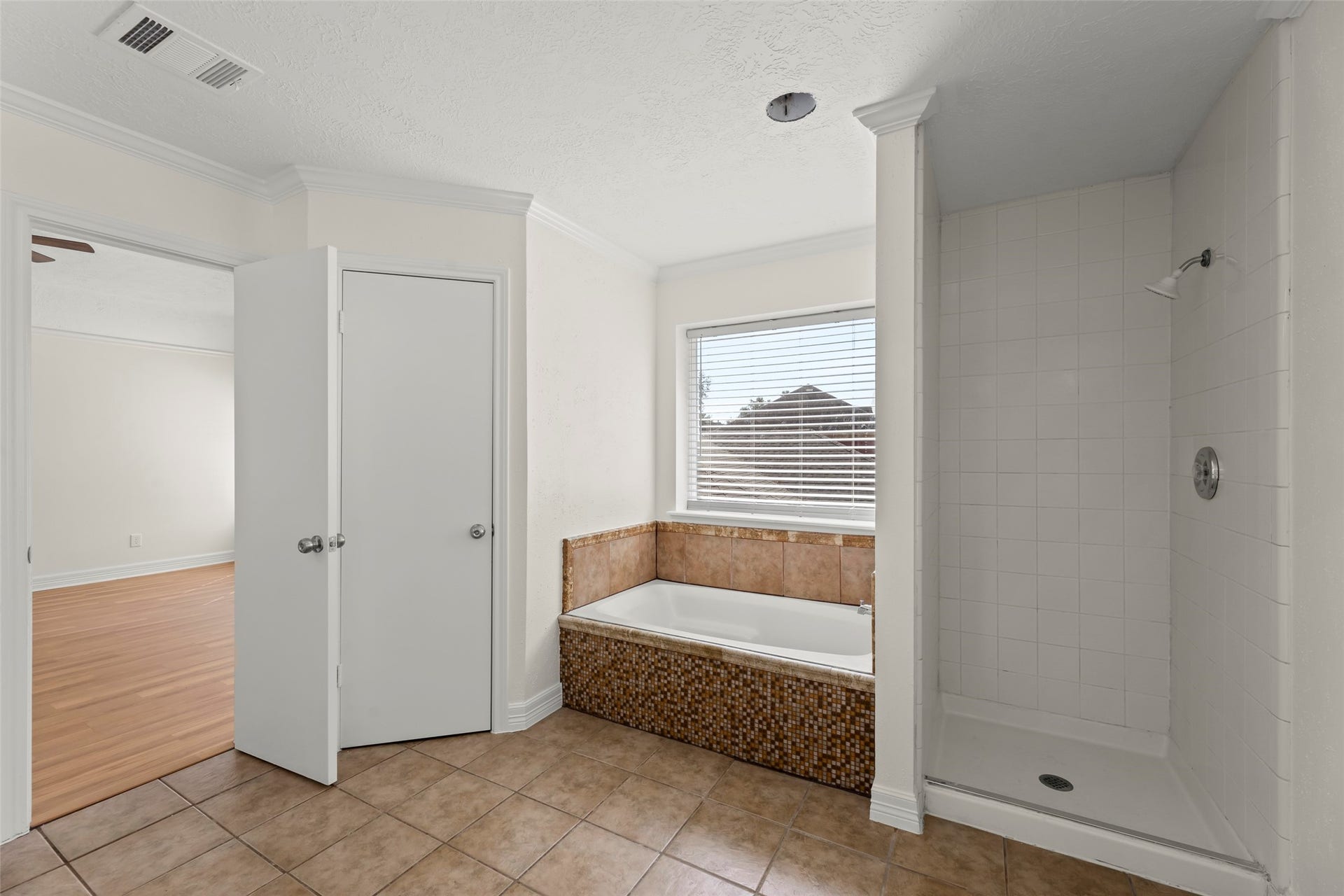 11430 Weathering Oaks Drive, Houston, TX 77066