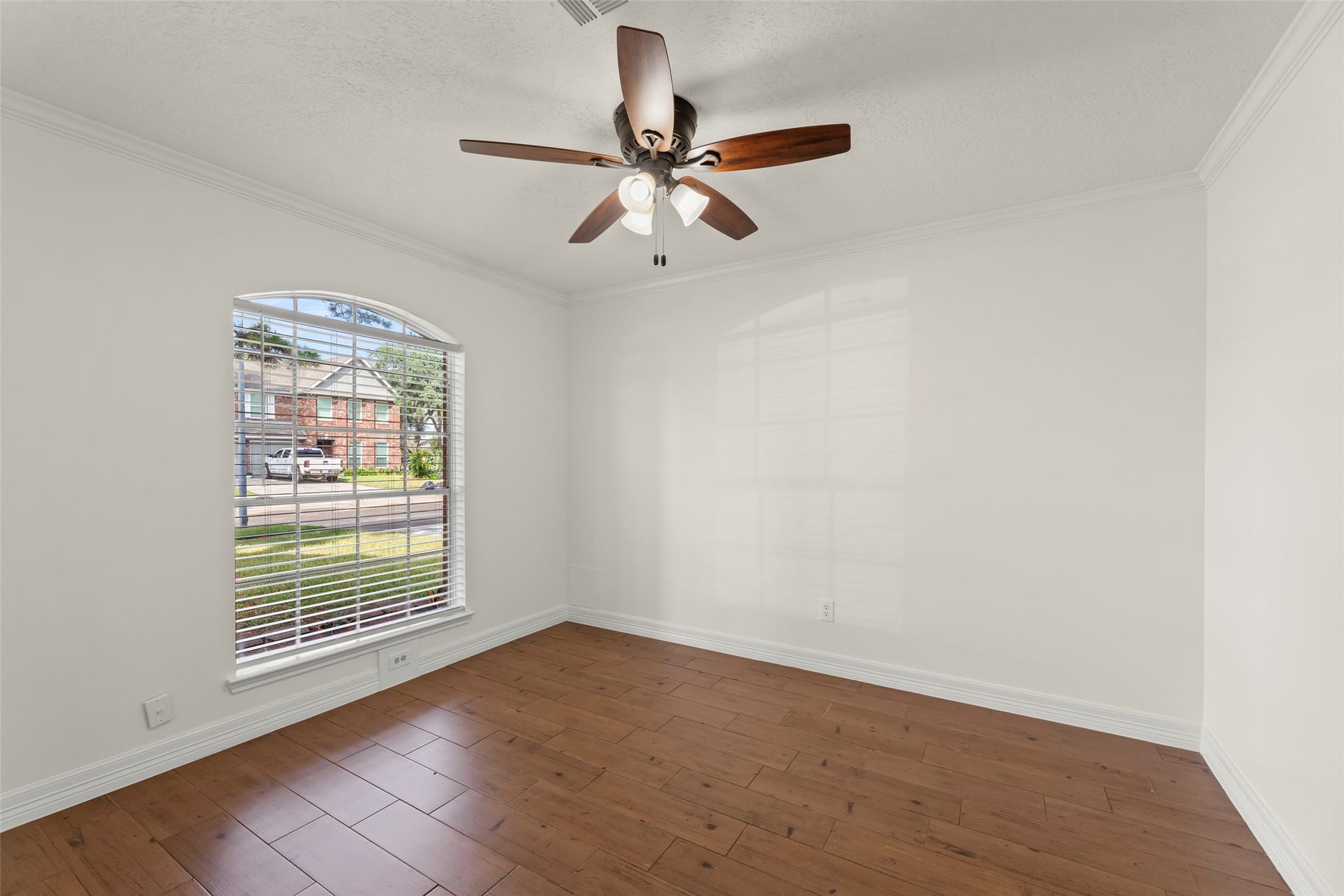 11430 Weathering Oaks Drive, Houston, TX 77066