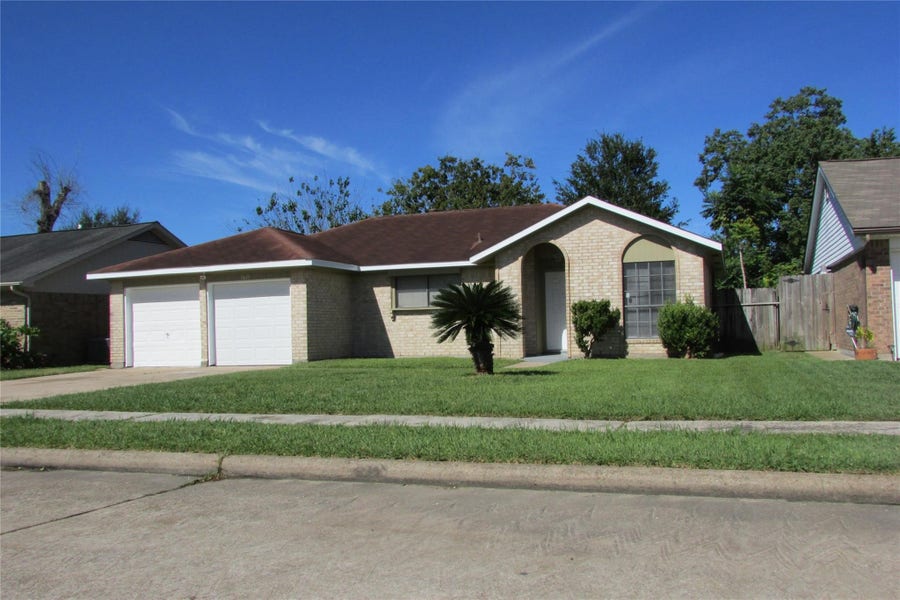 Property photo for 1611 Chippawa Lane, Pasadena, TX