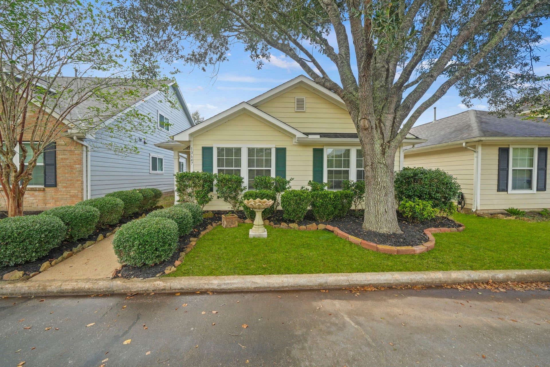 10647 Cobblecreek Way, Missouri City, TX 77459 Quaint one-story home with beautiful curb appeal, available for rent in Sienna!