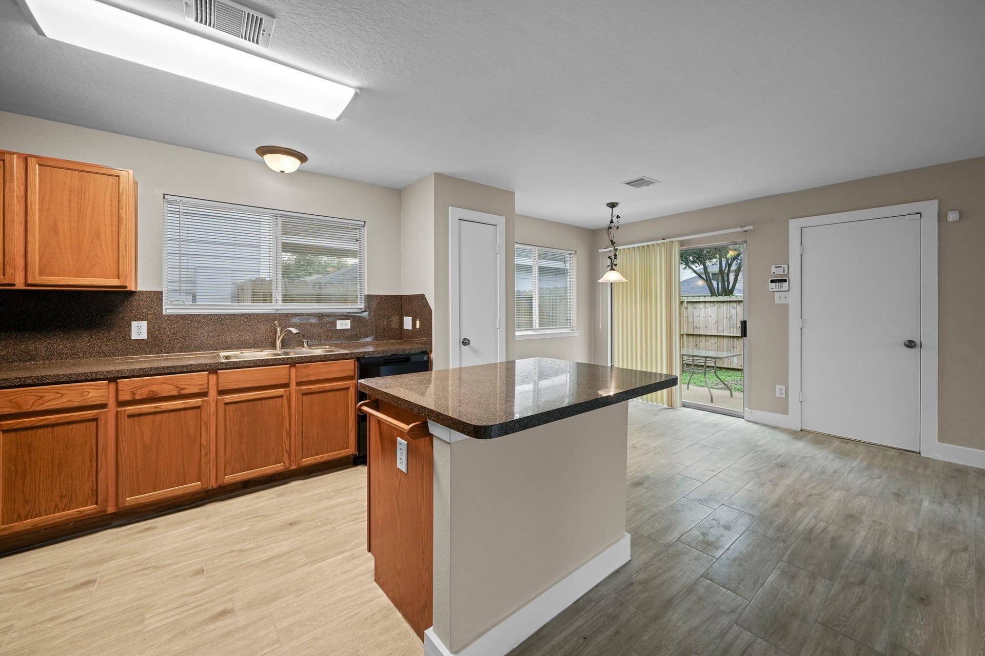 10647 Cobblecreek Way, Missouri City, TX 77459 Spacious, open kitchen