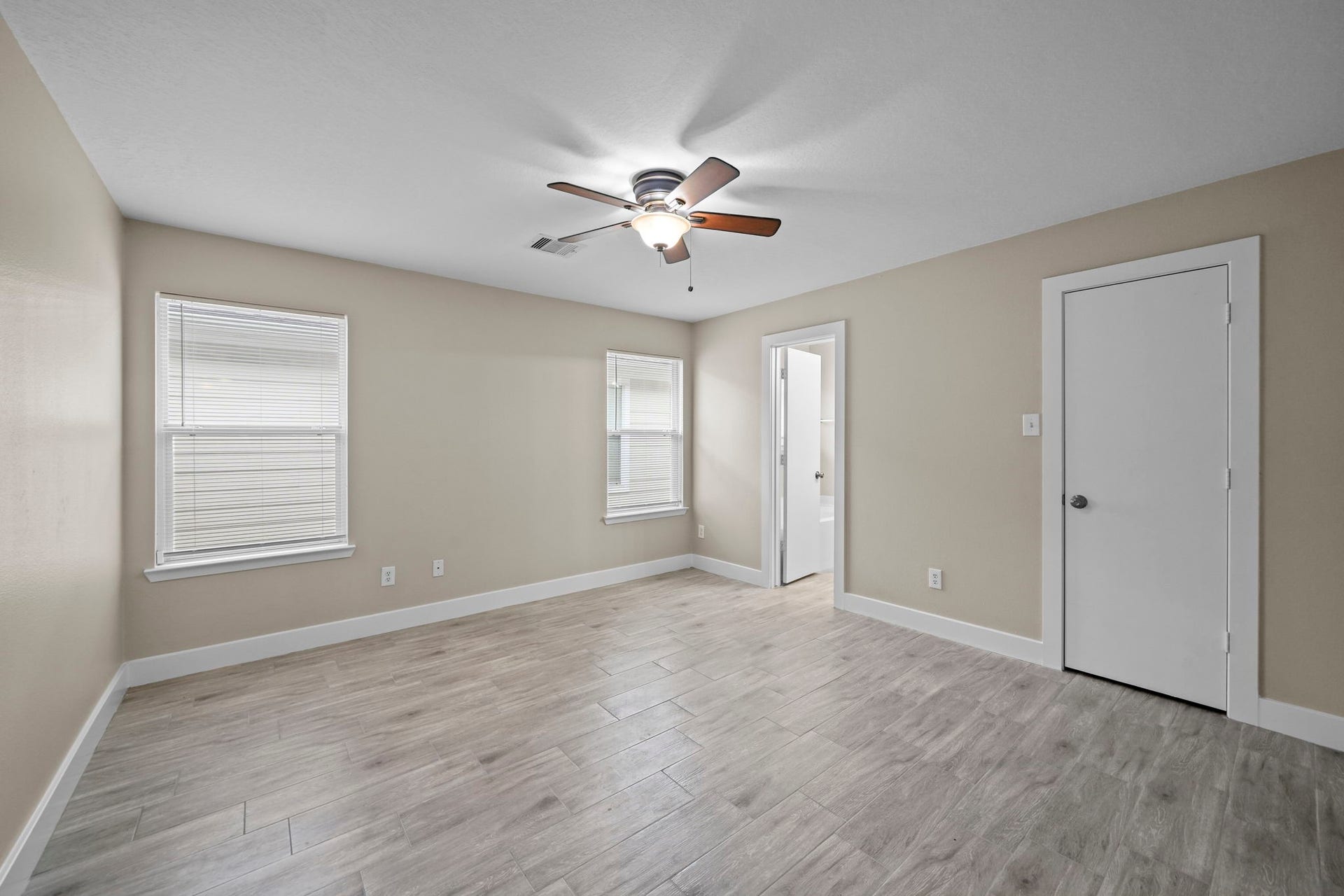 10647 Cobblecreek Way, Missouri City, TX 77459 Master bedroom, with walk-in closet and en-suite bathroom