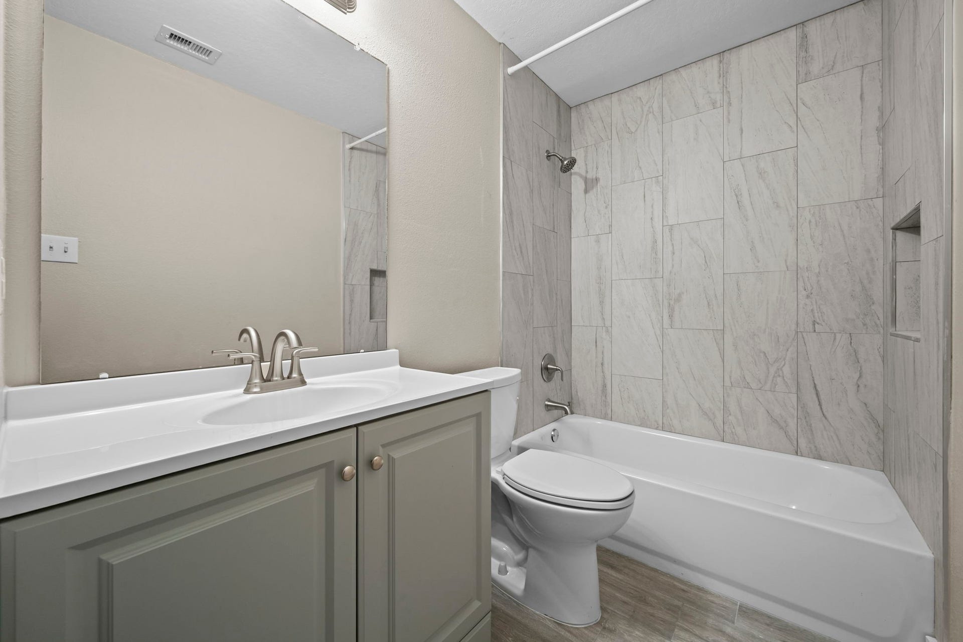 10647 Cobblecreek Way, Missouri City, TX 77459 2nd Bathroom