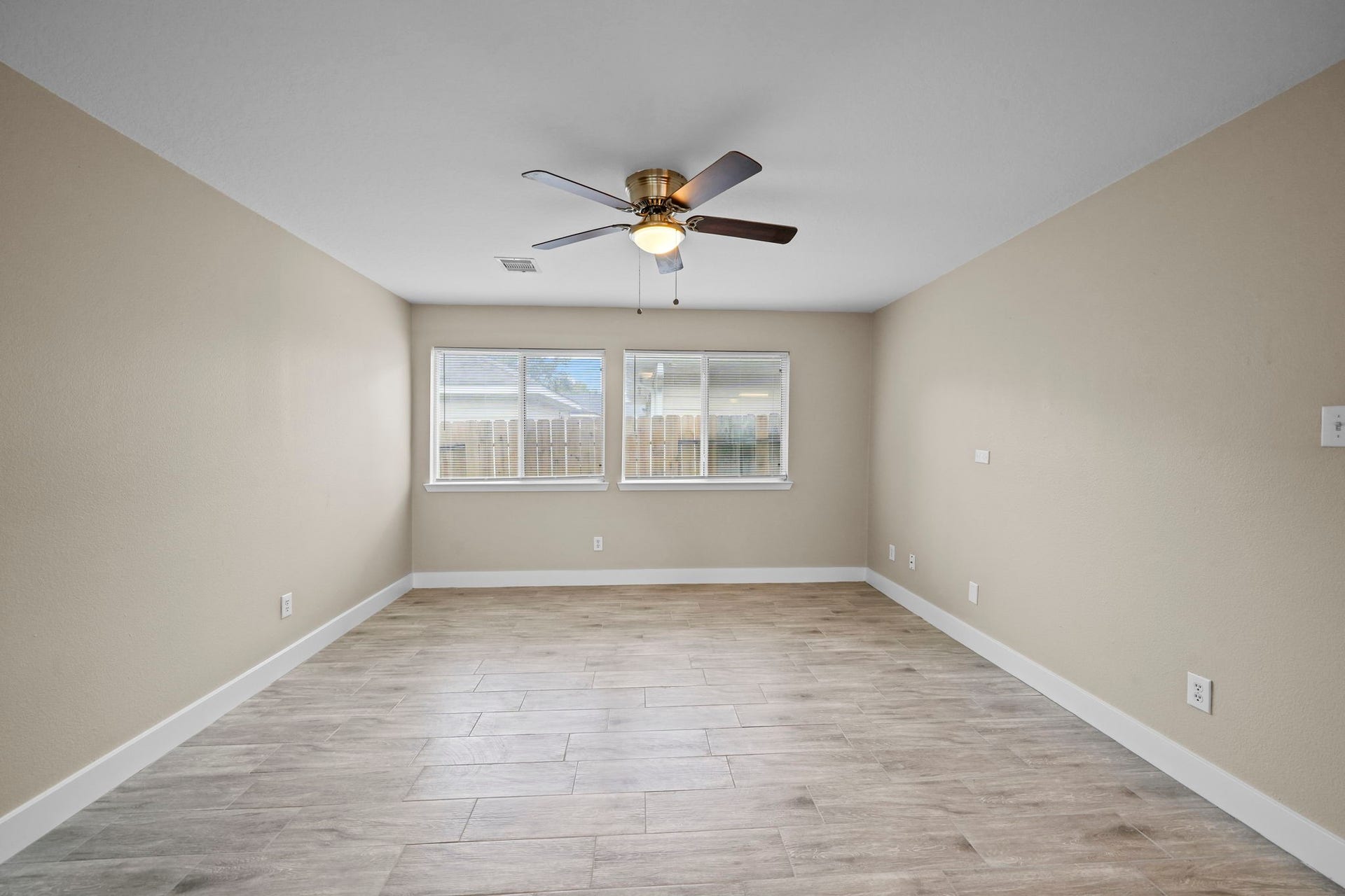 10647 Cobblecreek Way, Missouri City, TX 77459 Spacious family room