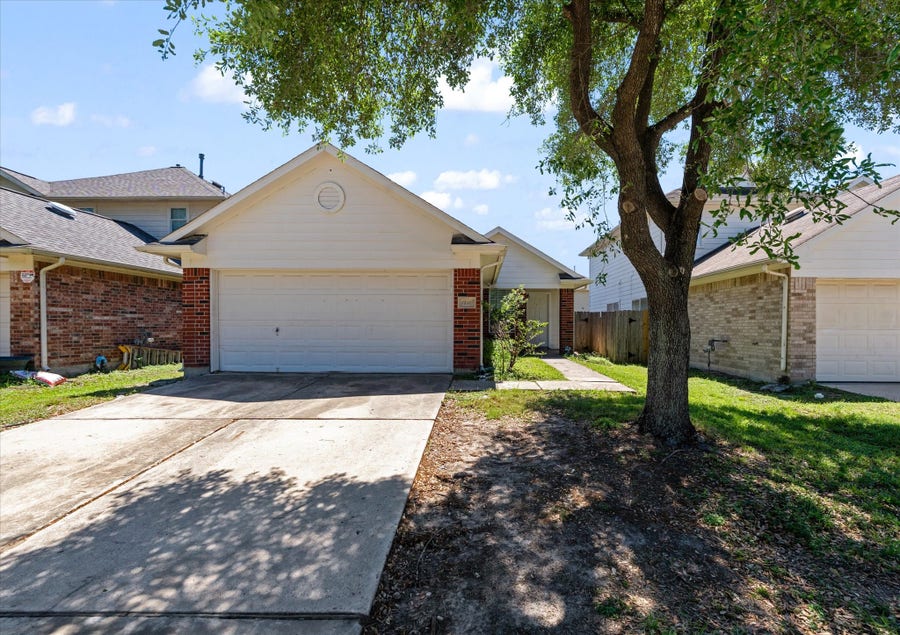 Property photo for 1410 Hade Falls Lane, Houston, TX