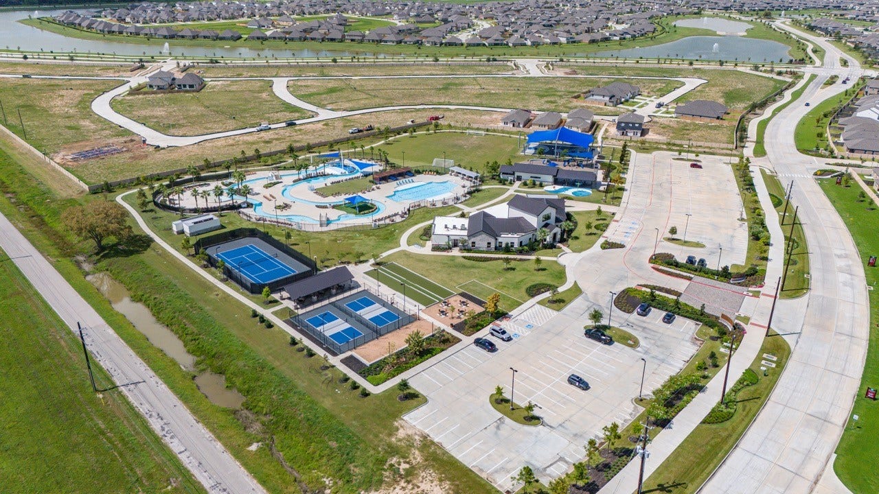 10110 Whitney Reach Drive, Rosharon, TX 77583 Tennis, Pickleball and Clubhouse to Lazy River and Pool and Picnic areas
