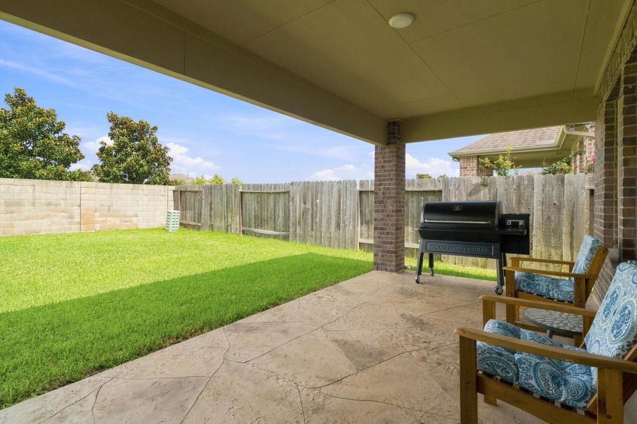 10110 Whitney Reach Drive, Rosharon, TX 77583 Covered Patio w/Complimentary New Grill
