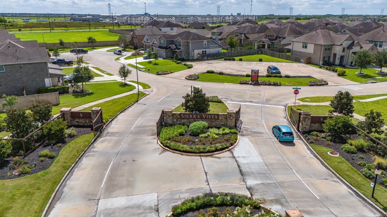 10110 Whitney Reach Drive, Rosharon, TX 77583 Gated Subdivision Entrance