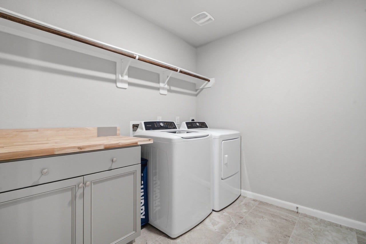 10110 Whitney Reach Drive, Rosharon, TX 77583 Utility with Built In Storage