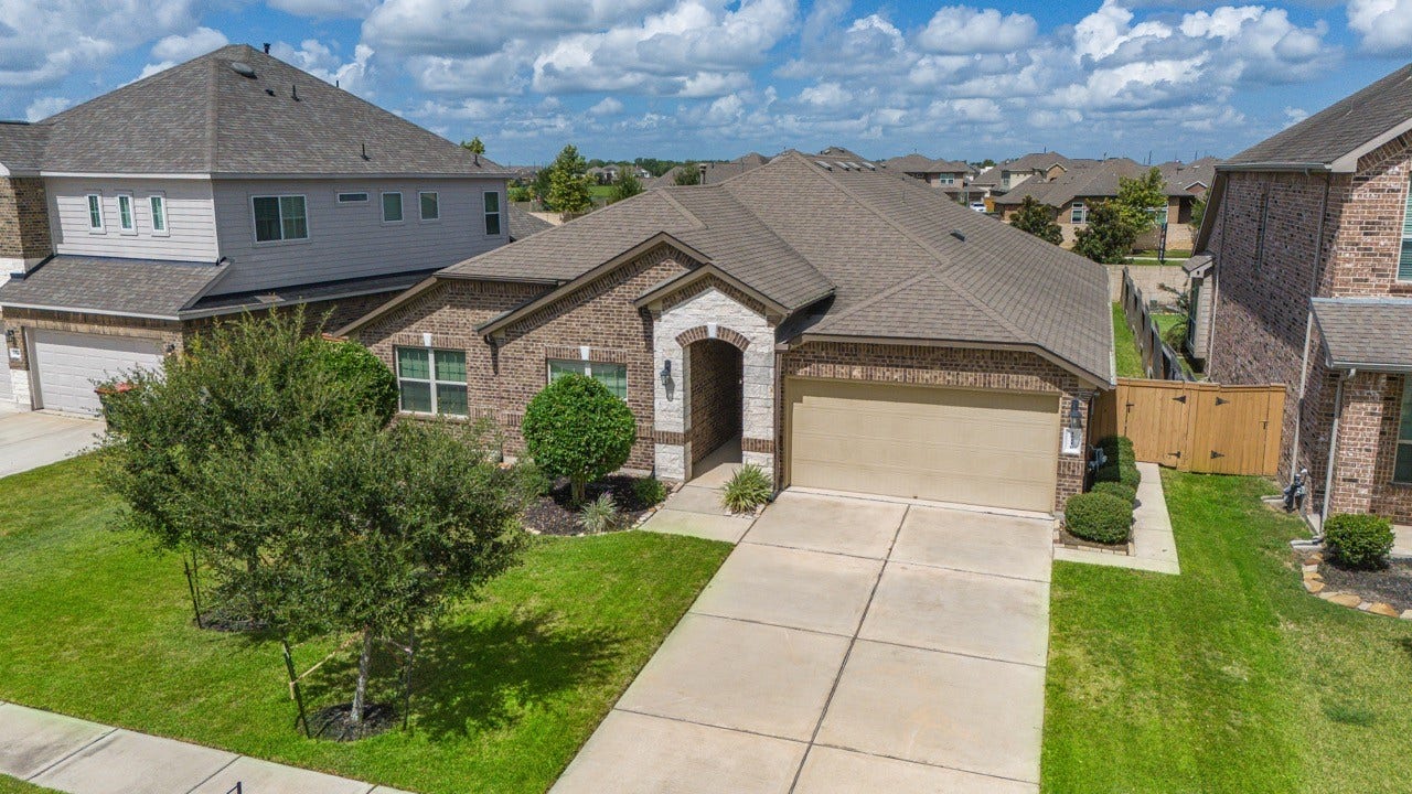 10110 Whitney Reach Drive, Rosharon, TX 77583 10110 Whitney Reach Drive, Rosharon, TX 77583