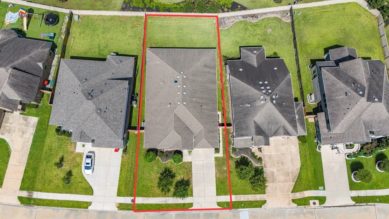 10110 Whitney Reach Drive, Rosharon, TX 77583 10110 Whitney Reach Drive, Rosharon, TX 77583